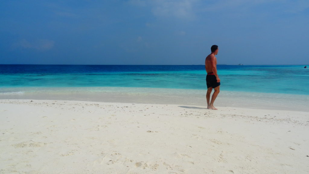 Strand met blauwe in de Malediven