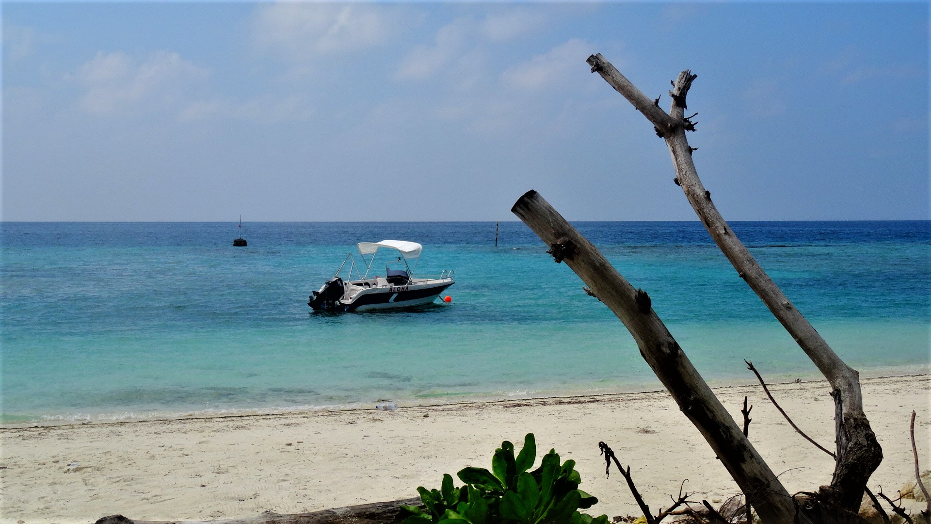 Het strand van Maafushi in de Malediven