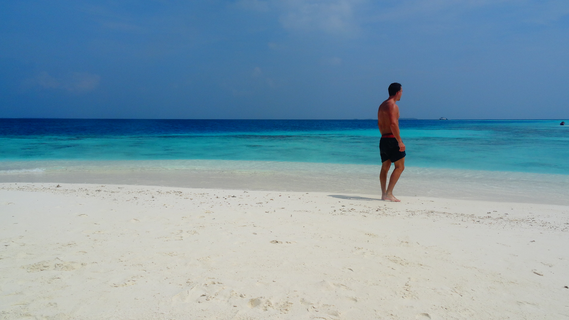 Strand met blauwe in de Malediven