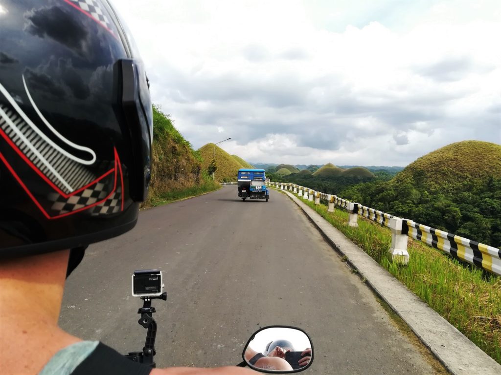 Op de scooter naar de Chocolate Hills