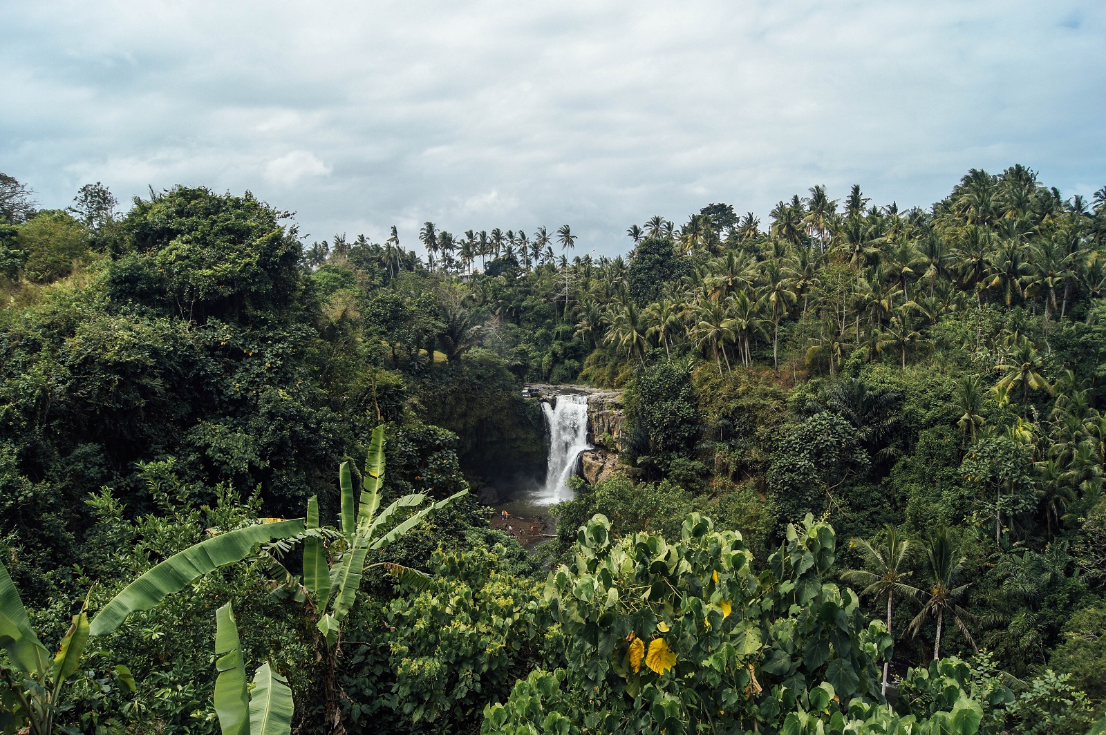 Uitzicht op de Tegenungan waterval in Ubud
