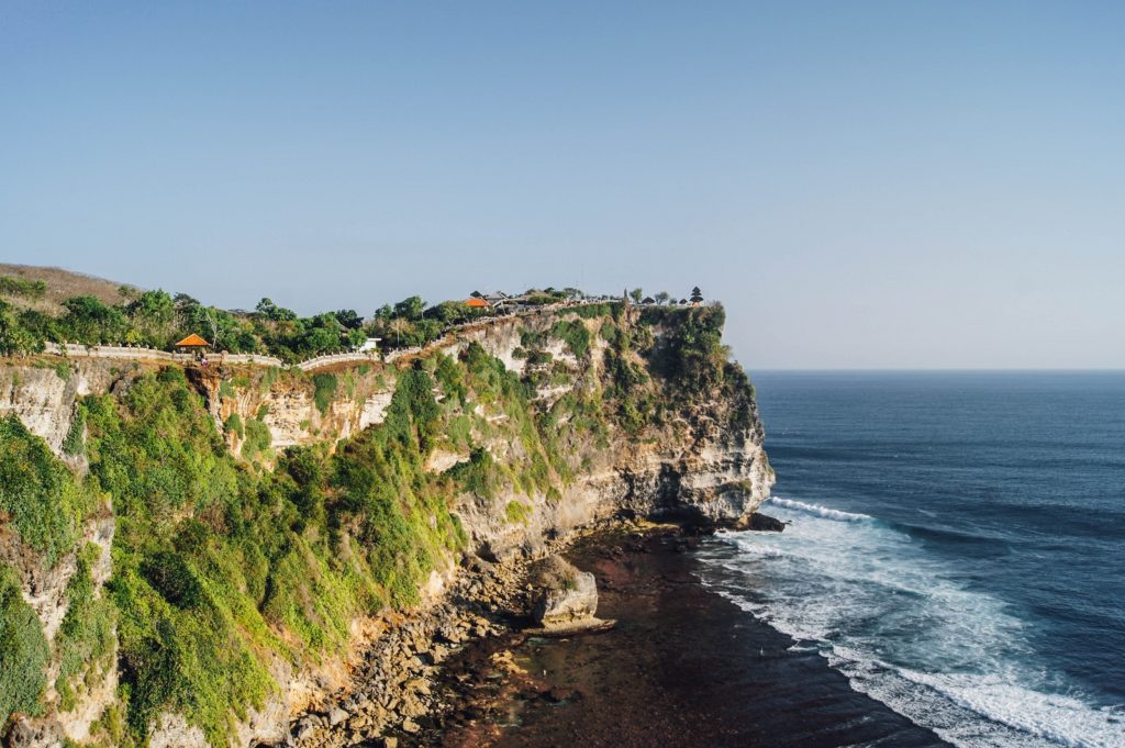 Ruige kliffen langs de kust van Uluwatu