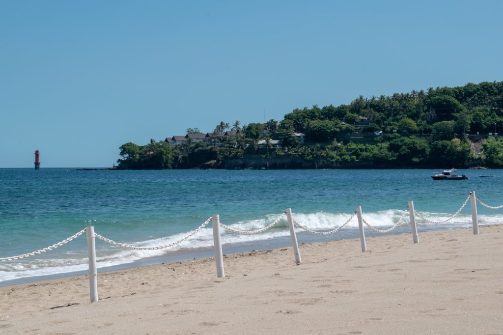 Het strand van Senggigi tijdens backpacken in Lombok