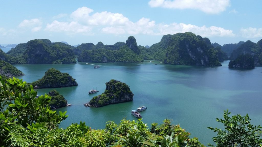 Uitzicht over Halong Bay