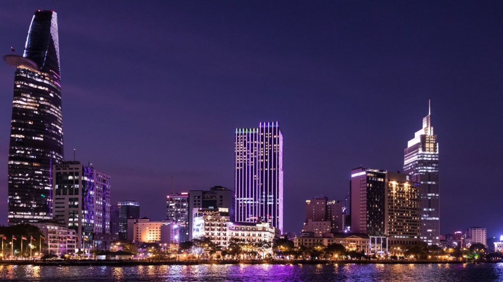 Skyline van Ho Chi Minh City in de avond